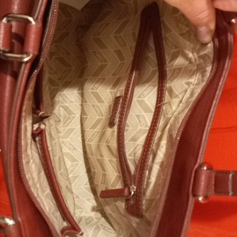 Chaps NWOT beautiful Cherry Red Purse Mid size Crossbody Bag - Picture 5 of 11